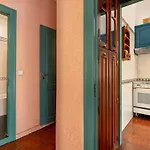 Joivy Vibrant 3-Bed Apt With Balcony