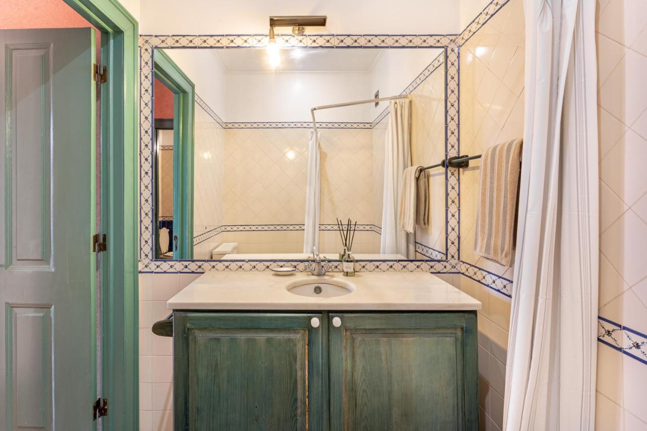 Joivy Vibrant 3-bed With Balcony Apartment *