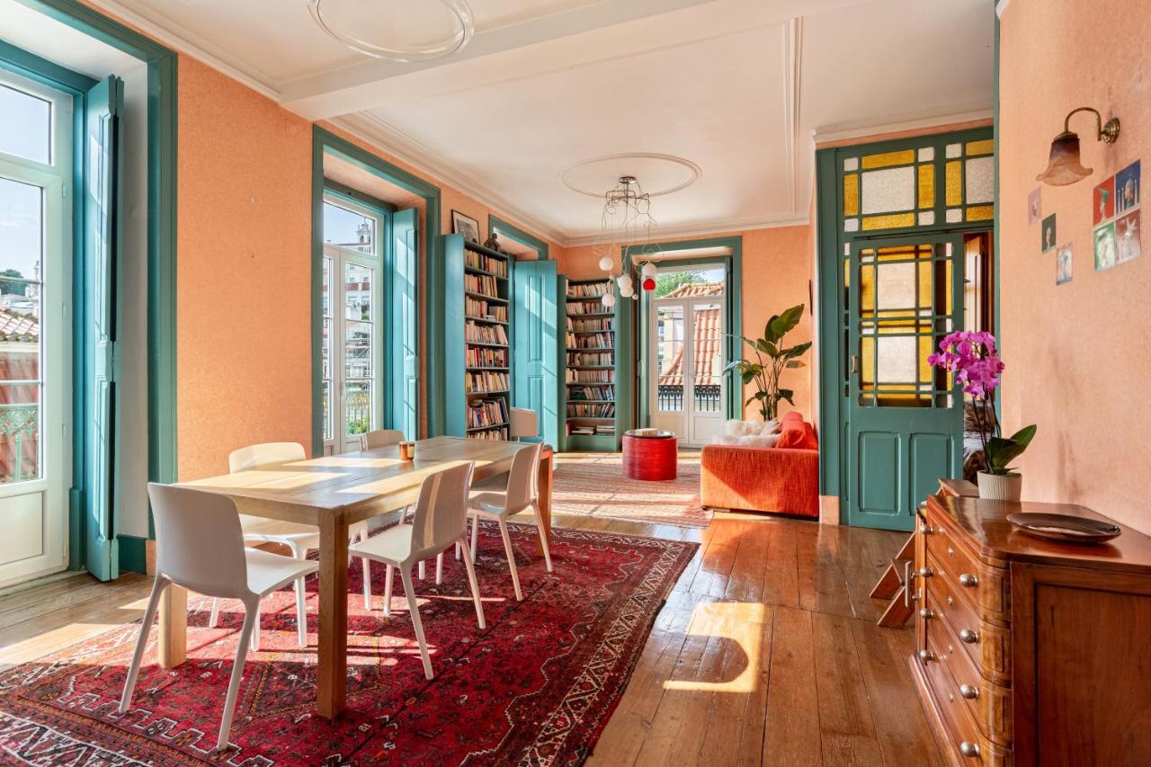 Joivy Vibrant 3-bed With Balcony Apartment