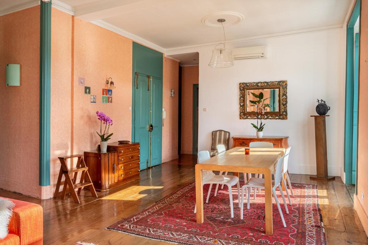 Joivy Vibrant 3-bed With Balcony Apartment *