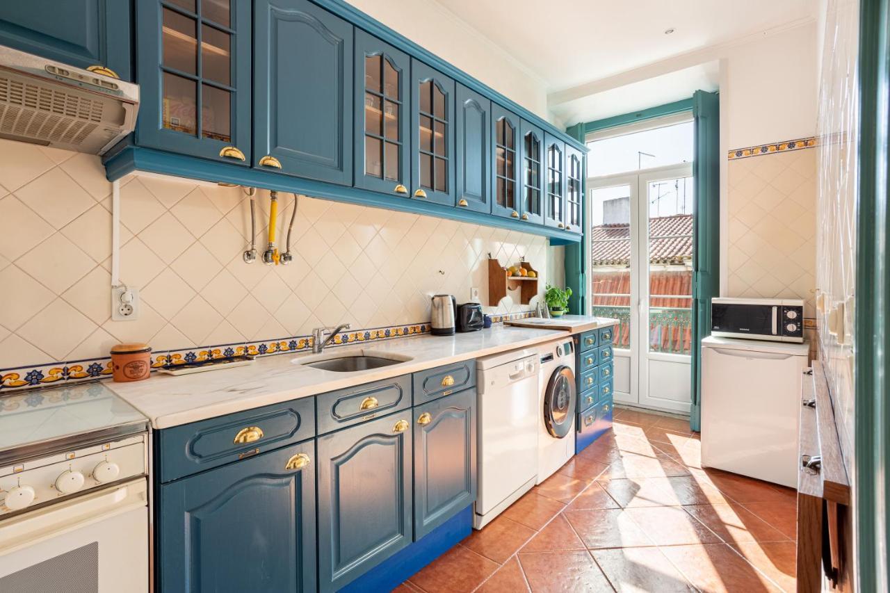 Joivy Vibrant 3-bed With Balcony